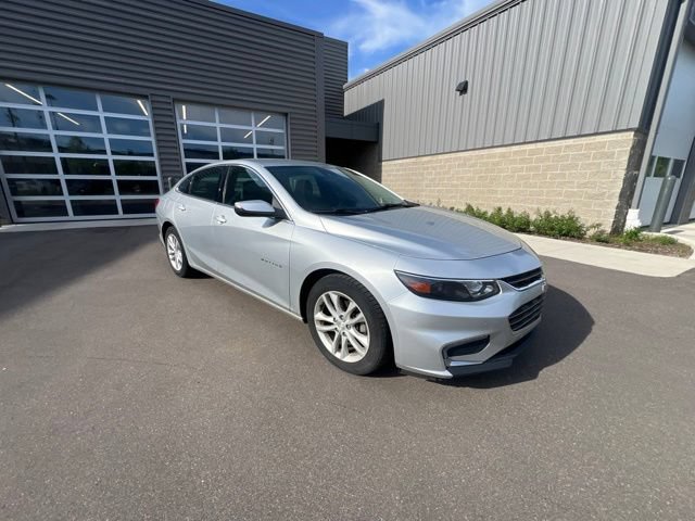 Used 2017 Chevrolet Malibu LT w/ Driver Confidence Package FWD image 3