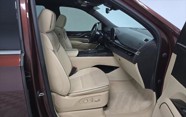 Used 2023 Cadillac Escalade ESV Premium Luxury w/ Performance Package AWD/4WD image 19