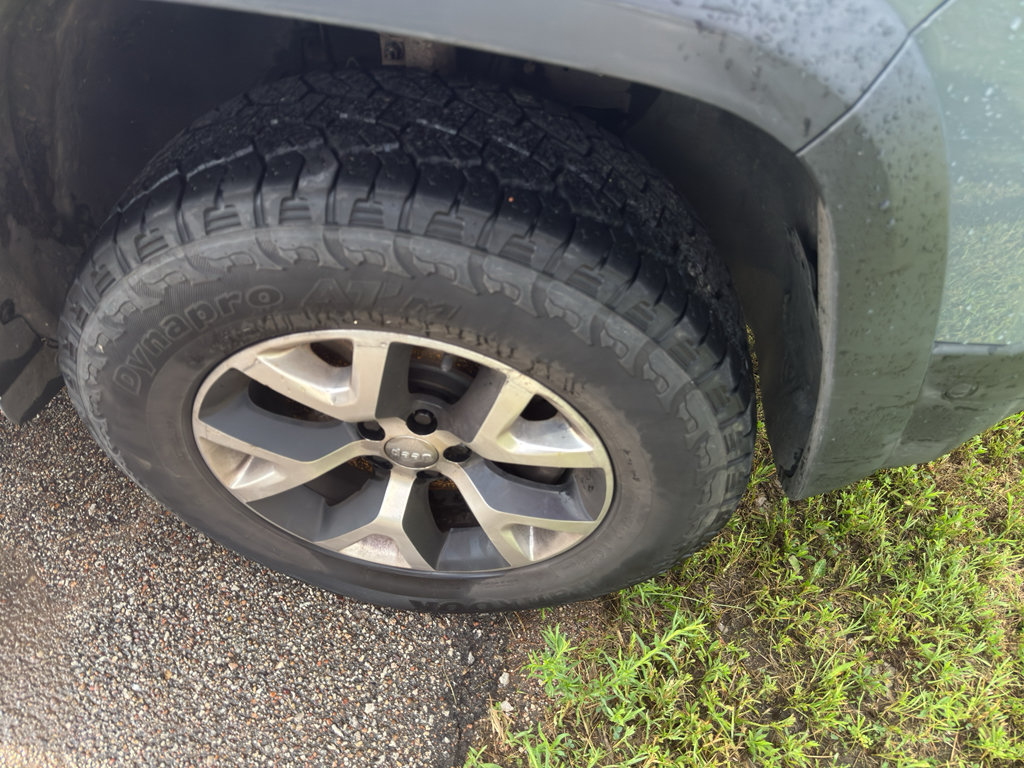 Used 2014 Jeep Cherokee Trailhawk w/ Technology Group AWD/4WD image 5