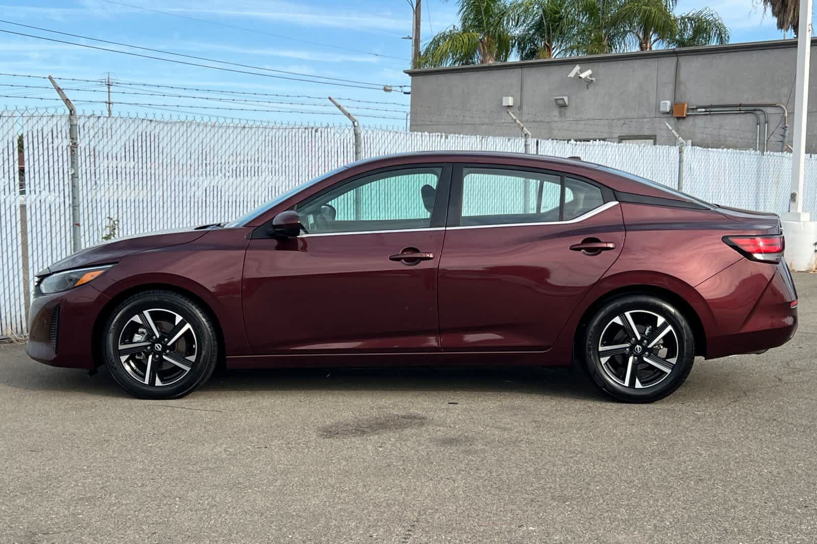 Used 2025 Nissan Sentra SV FWD image 2