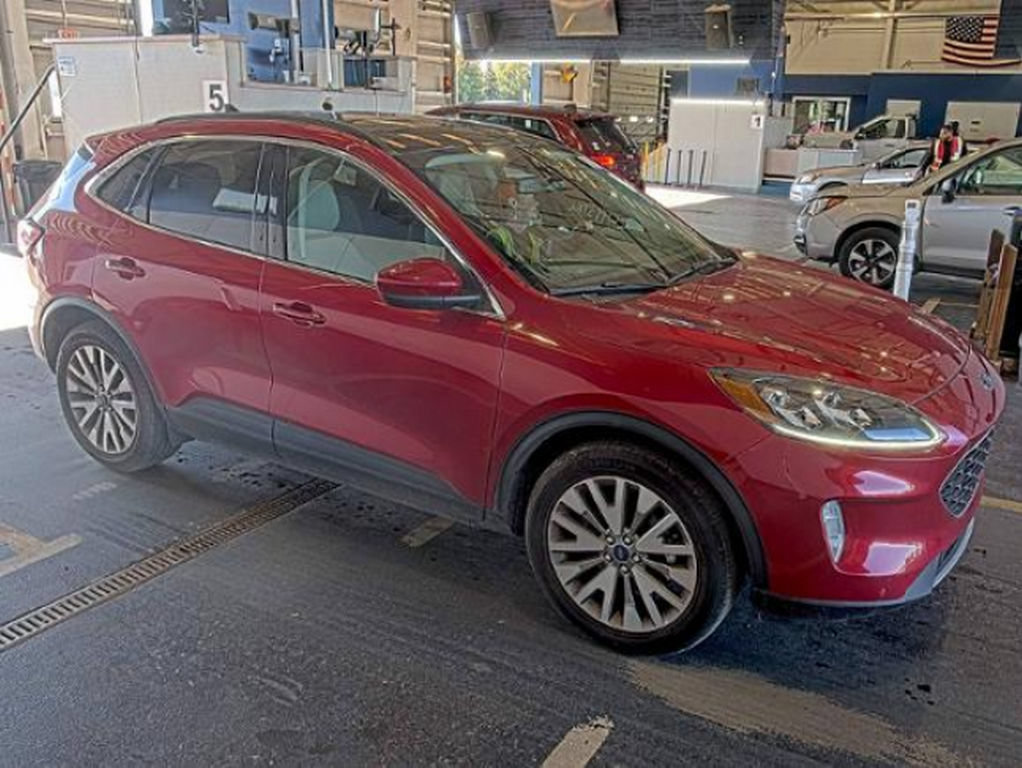 Used 2022 Ford Escape Titanium w/ Class II Trailer Tow Package AWD/4WD image 3