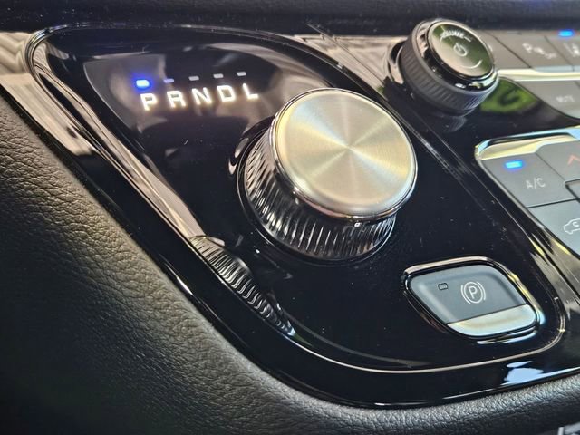 Used 2025 Chrysler Pacifica Select FWD image 11