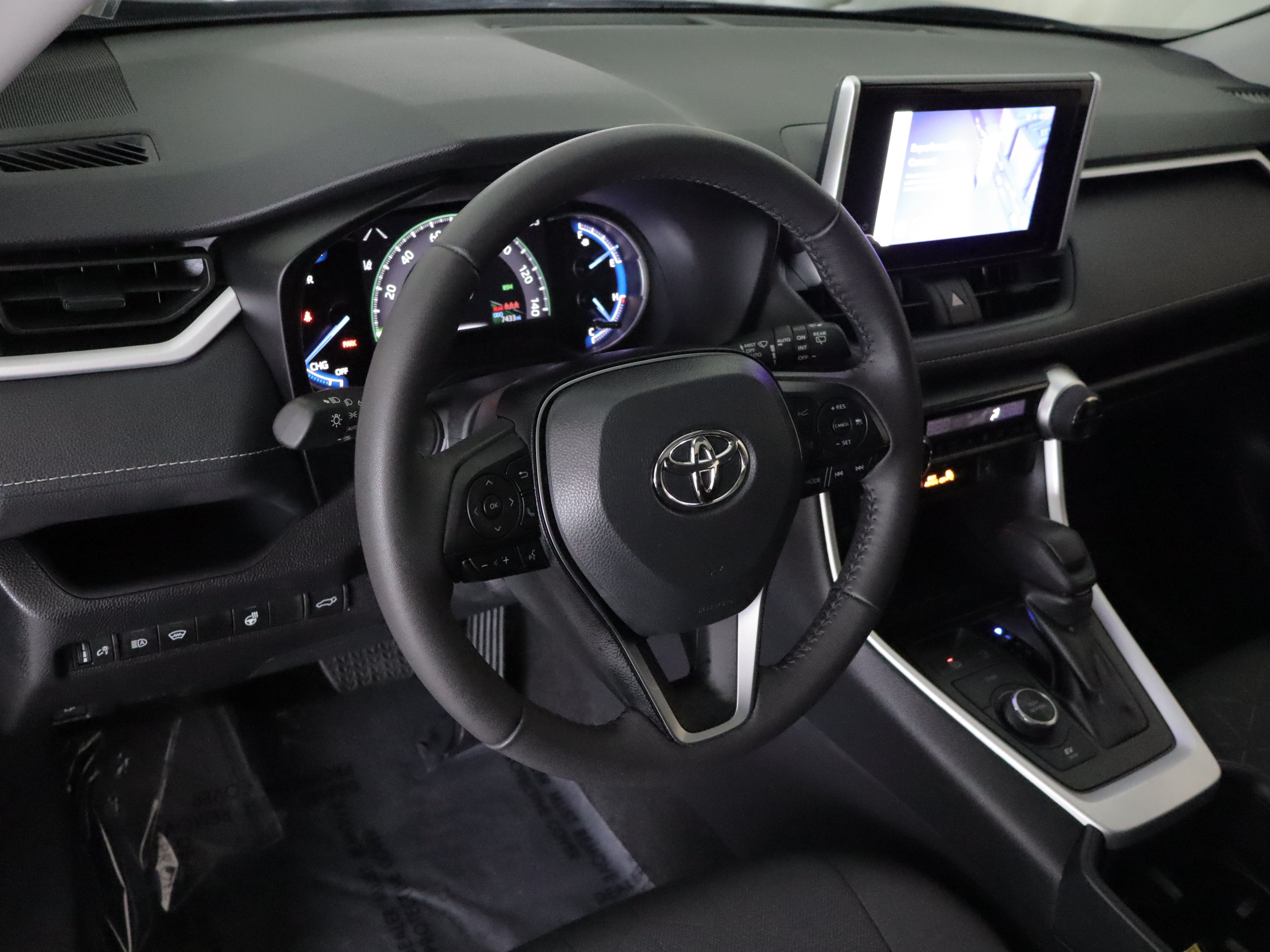 Used 2025 Toyota RAV4 XLE w/ Convenience Package AWD/4WD image 11