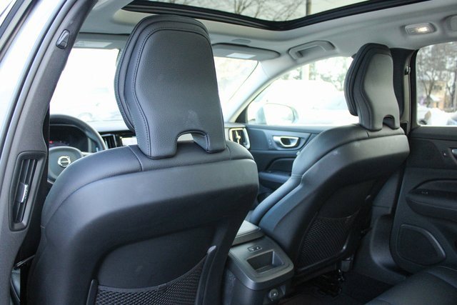 Used 2025 Volvo V60 B5 Cross Country Plus image 34