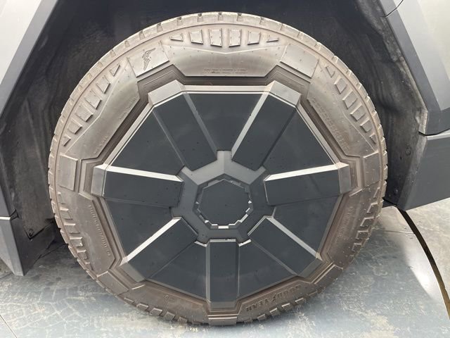 Used 2025 Tesla Cybertruck AWD Crew Cab image 20
