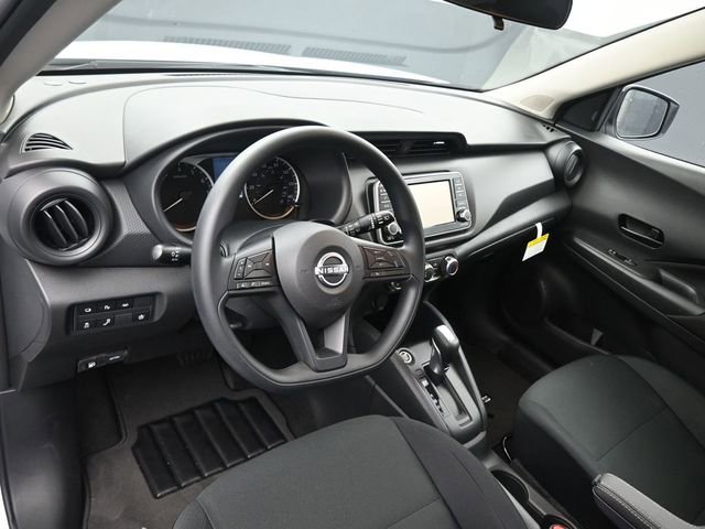 New 2025 Nissan Kicks Play S image 18