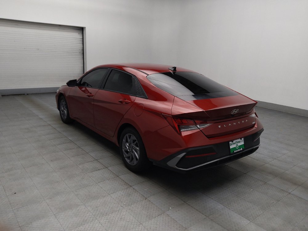Used 2024 Hyundai Elantra Blue FWD image 5