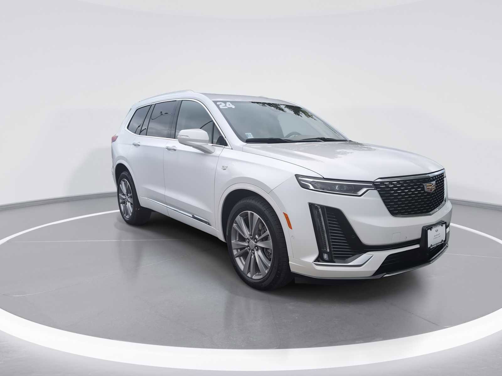 Used 2024 Cadillac XT6 Premium Luxury w/ Platinum Package AWD/4WD image 2