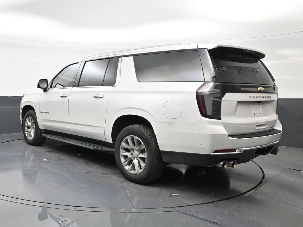 Used 2025 Chevrolet Suburban Premier RWD image 3
