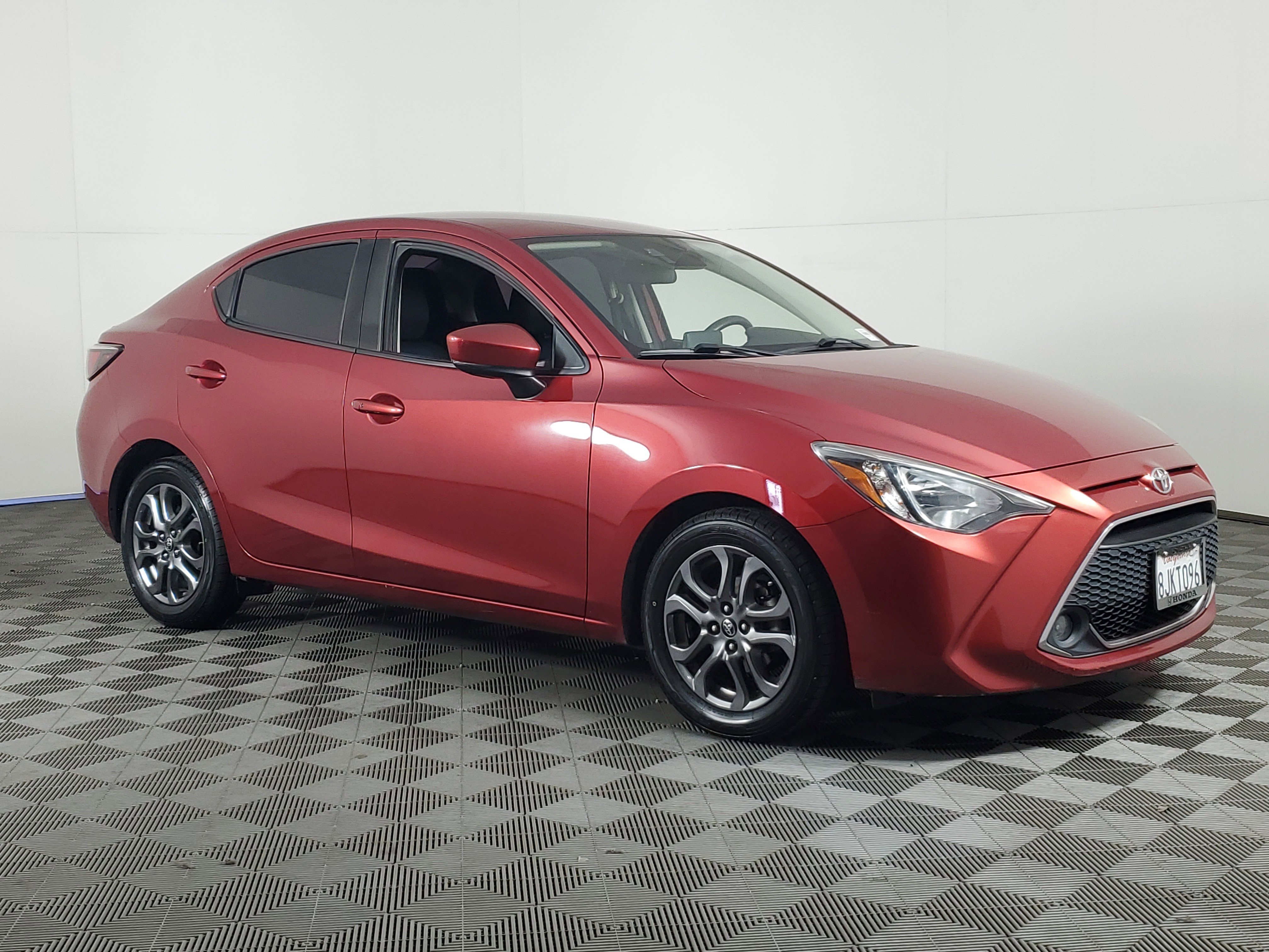 Used 2019 Toyota Yaris LE image 2
