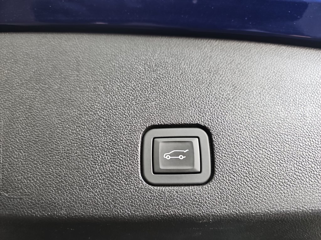 Used 2024 Cadillac XT6 Sport w/ Technology Package AWD/4WD image 18