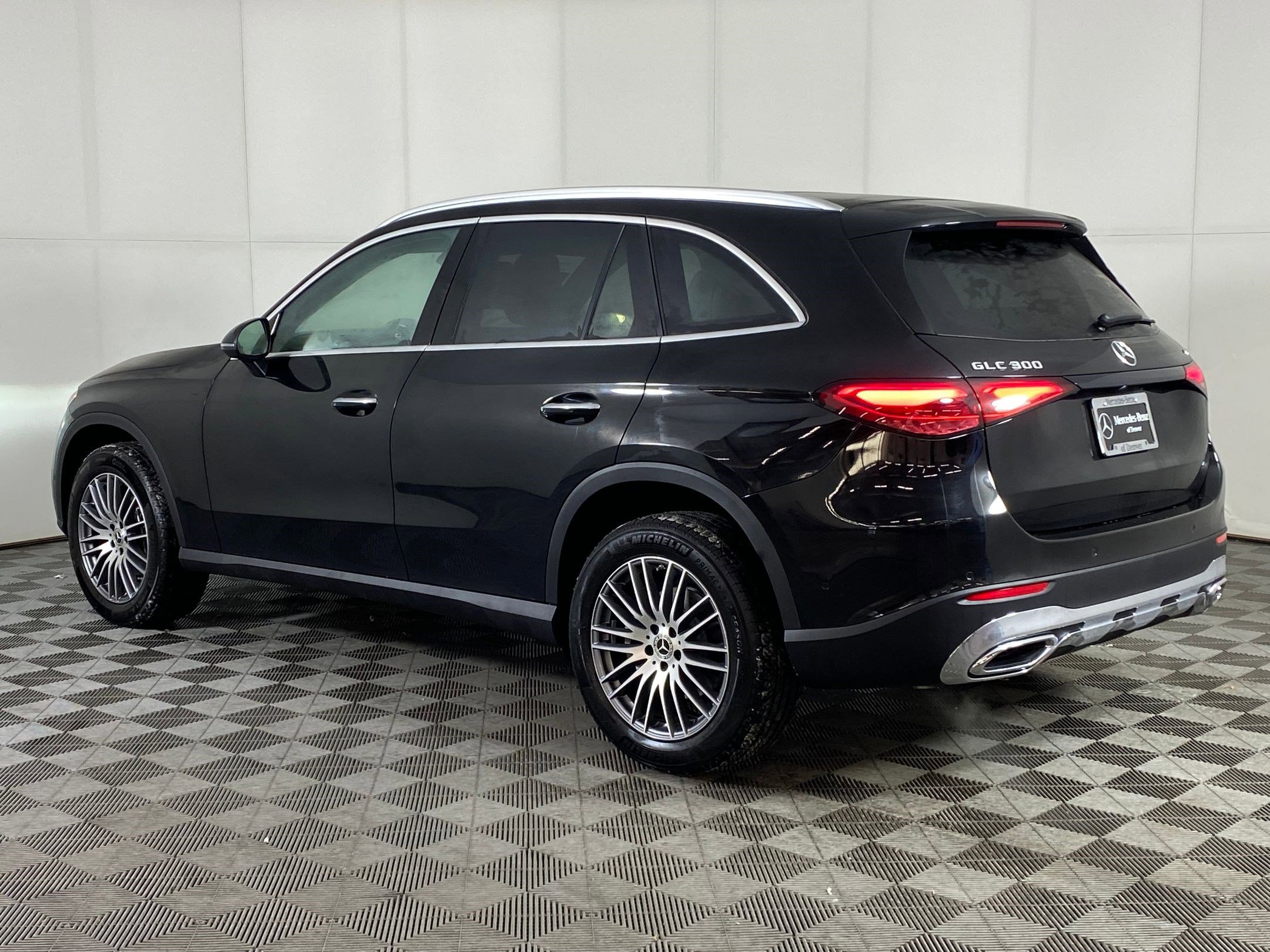 Used 2026 Mercedes-Benz GLC 300 4MATIC image 3