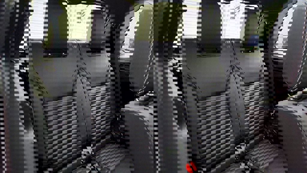 Used 2024 Land Rover Discovery Dynamic SE image 23