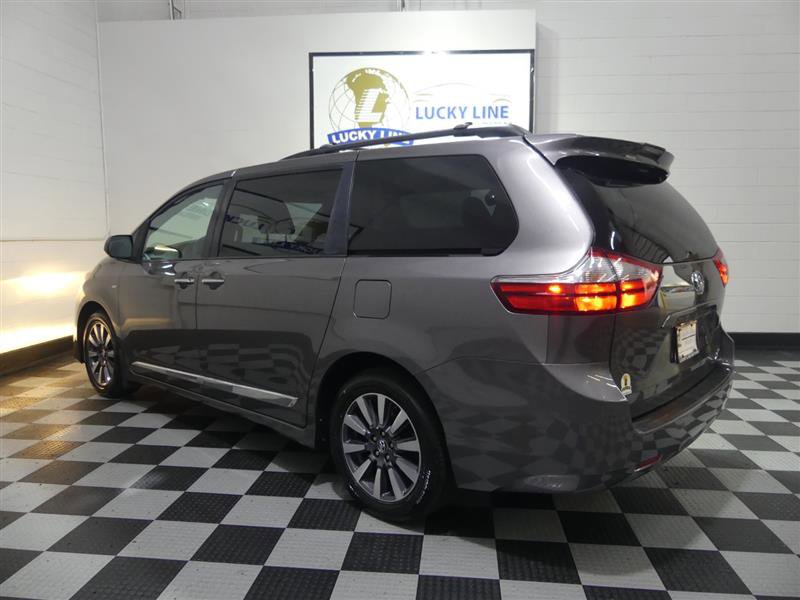 Used 2018 Toyota Sienna XLE Premium w/ Cargo Management Package image 11