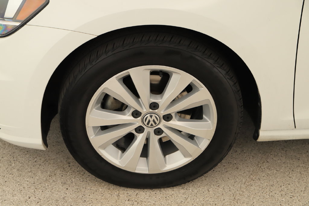 Used 2018 Volkswagen Golf SE FWD image 33