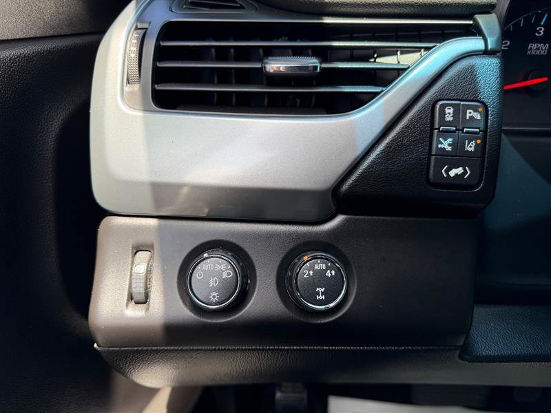 Used 2015 Chevrolet Tahoe LTZ AWD/4WD image 38