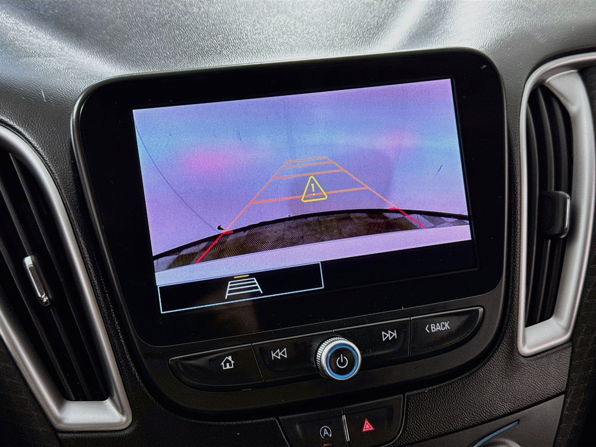 Used 2025 Chevrolet Malibu LT FWD image 3