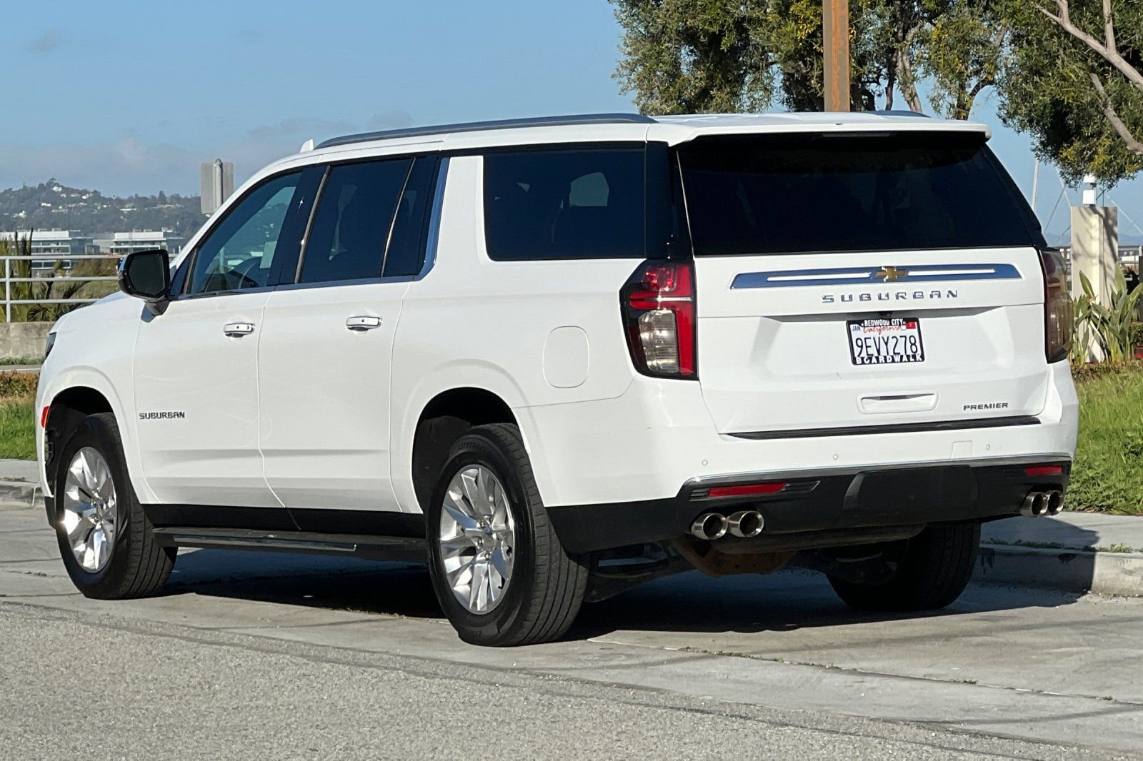 Used 2023 Chevrolet Suburban Premier image 6