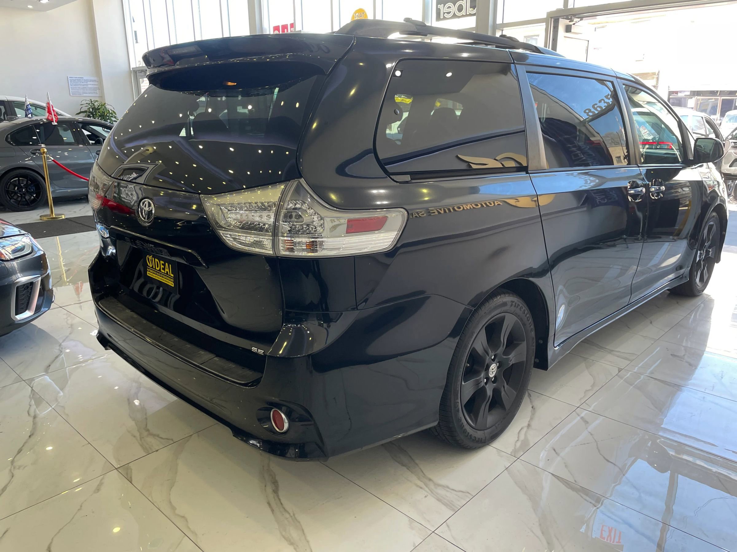 Used 2015 Toyota Sienna SE Premium image 6
