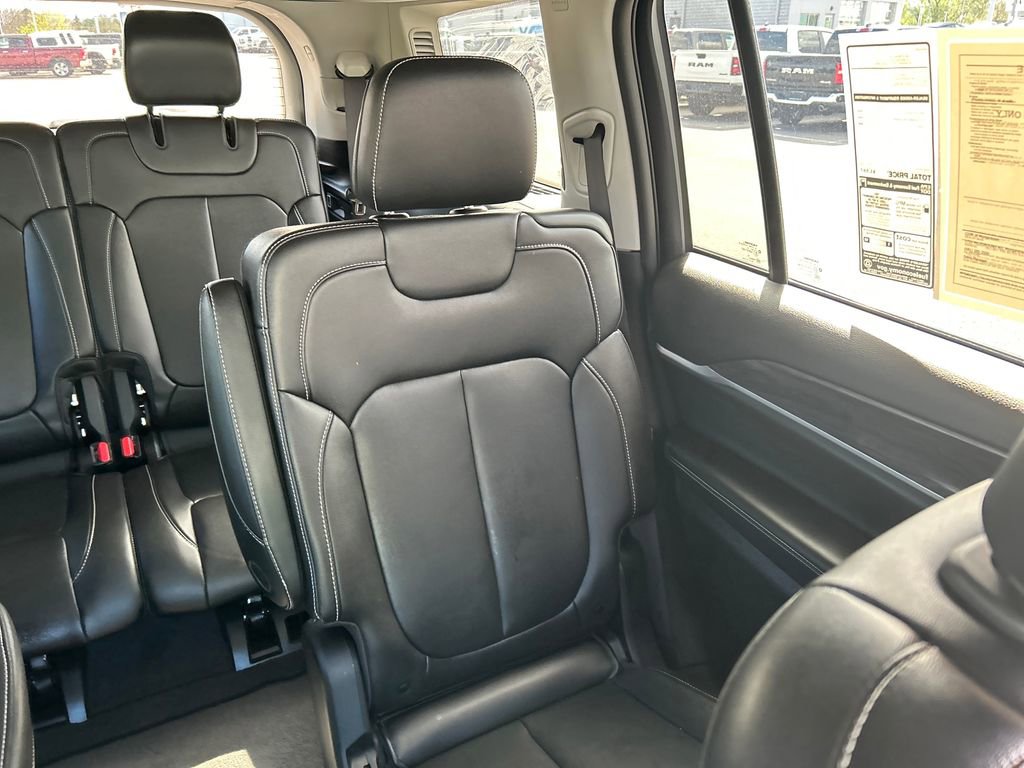 Used 2023 Jeep Grand Cherokee L Limited w/ Trailer Tow Group (B) AWD/4WD image 15