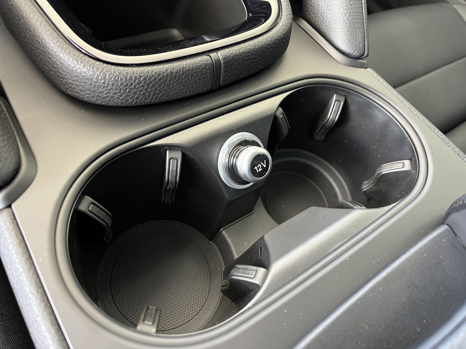 New 2025 Porsche Cayenne image 21