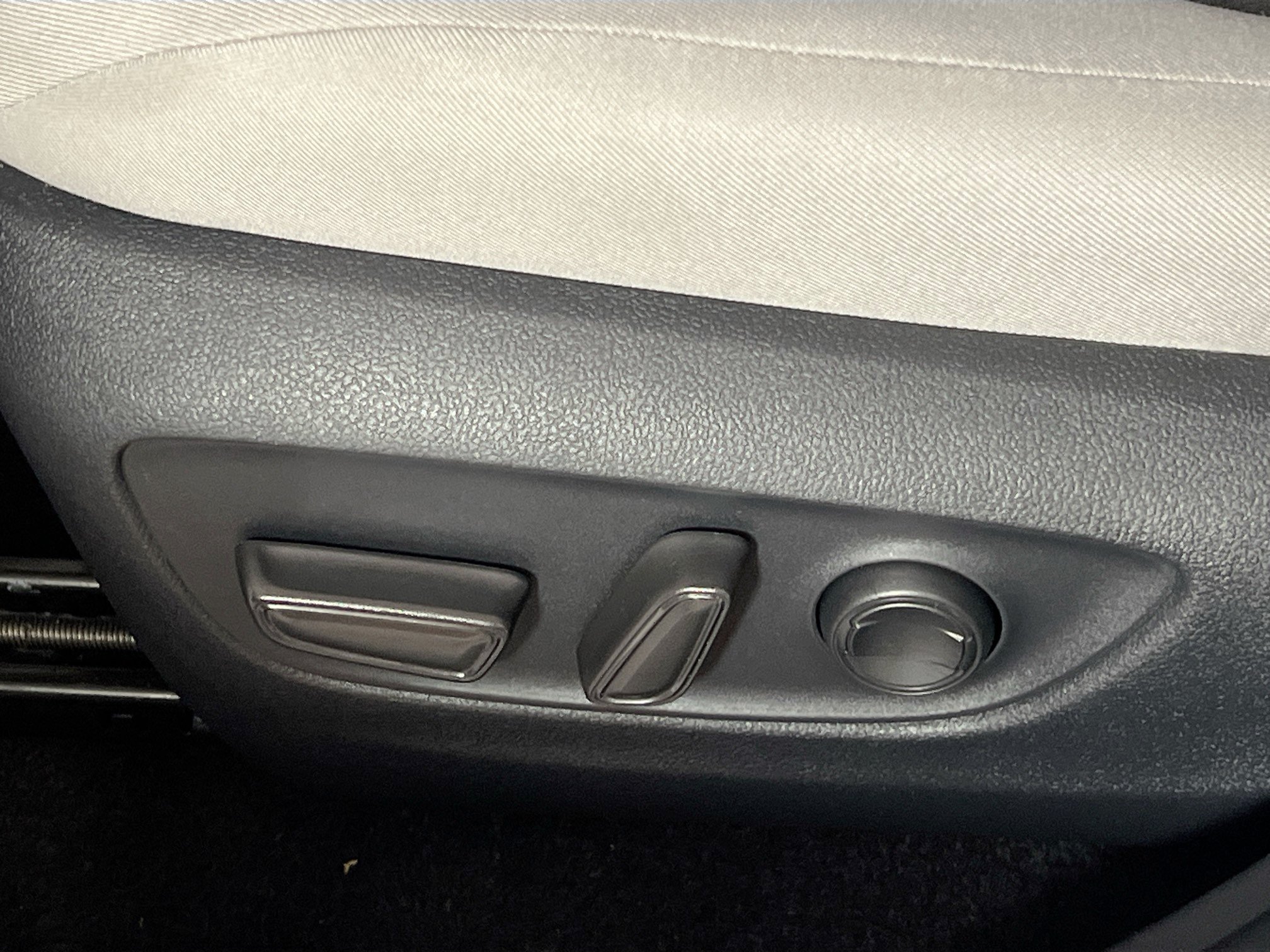 Used 2025 Toyota RAV4 XLE AWD/4WD image 16