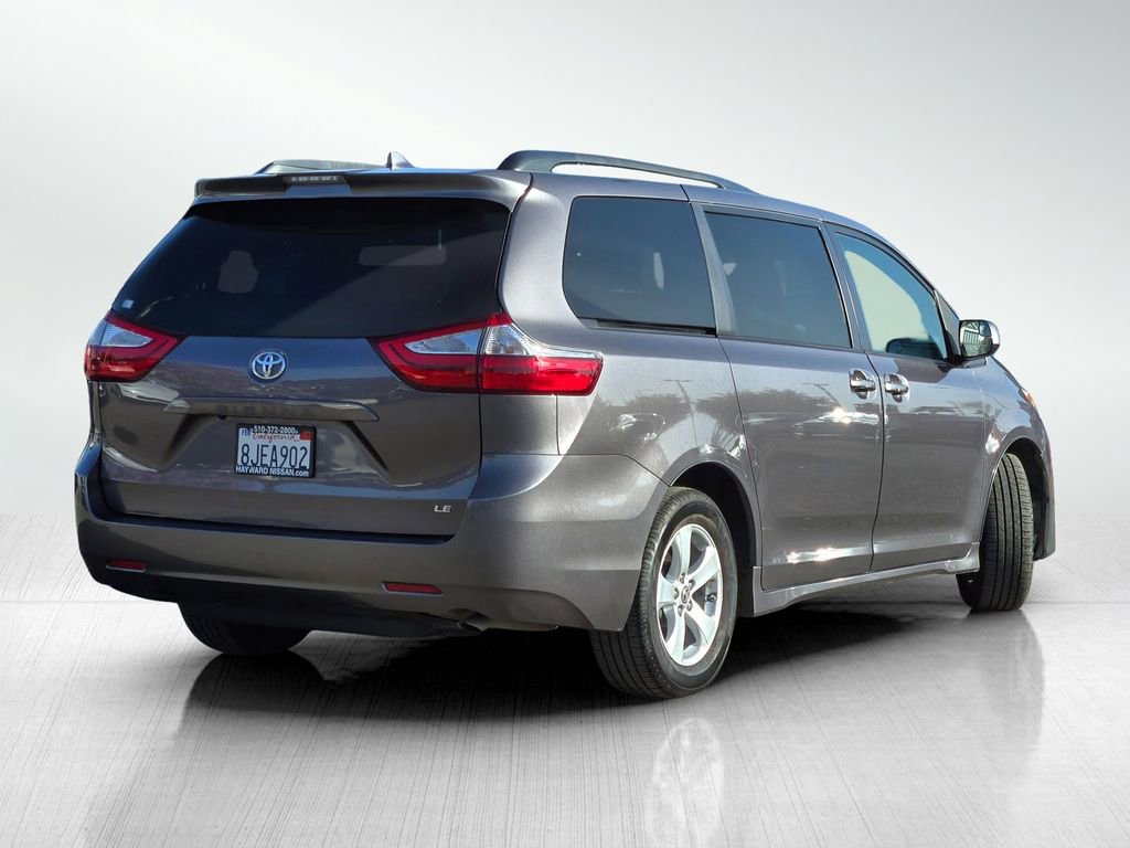 Used 2019 Toyota Sienna LE w/ Carpet Mat Package image 4