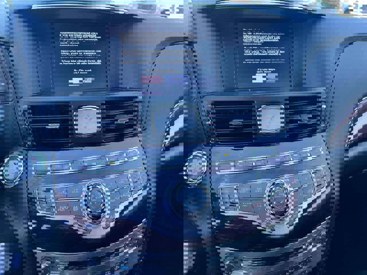 Used 2019 INFINITI Q70 Luxe image 16