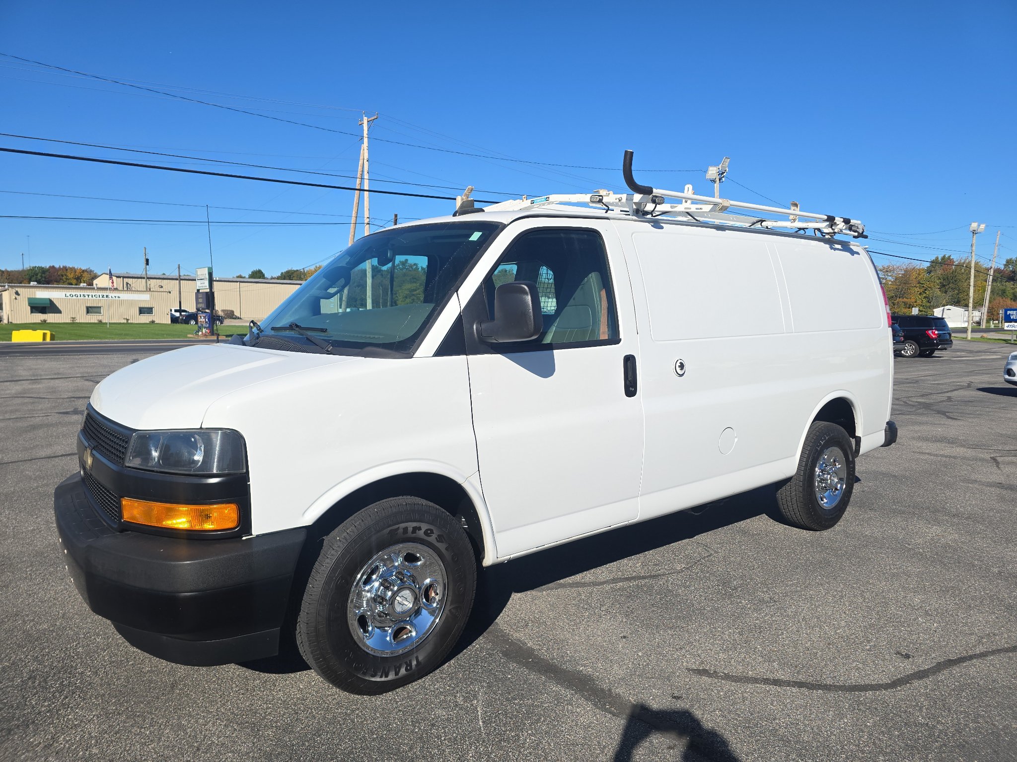 Used 2018 Chevrolet Express 2500 w/ Driver Convenience Package RWD image 2