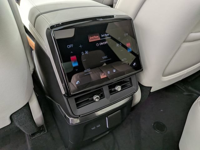 New 2027 Cadillac Vistiq Luxury w/ LPO, Floor Liner Package AWD/4WD image 29