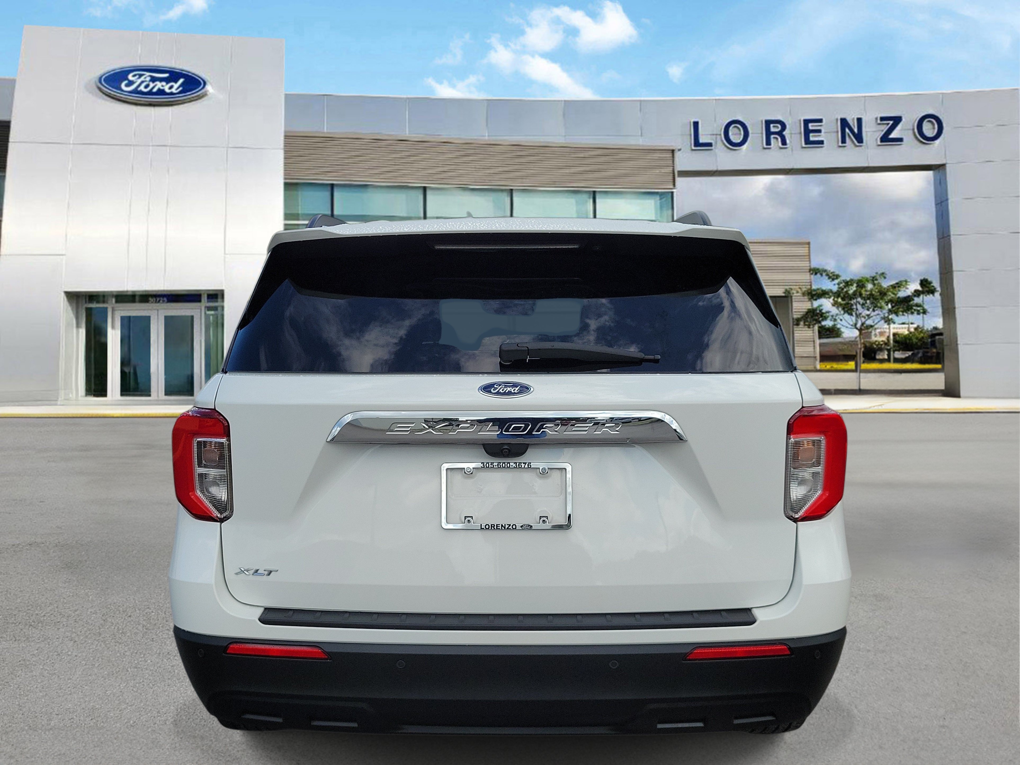 Used 2024 Ford Explorer XLT RWD image 6