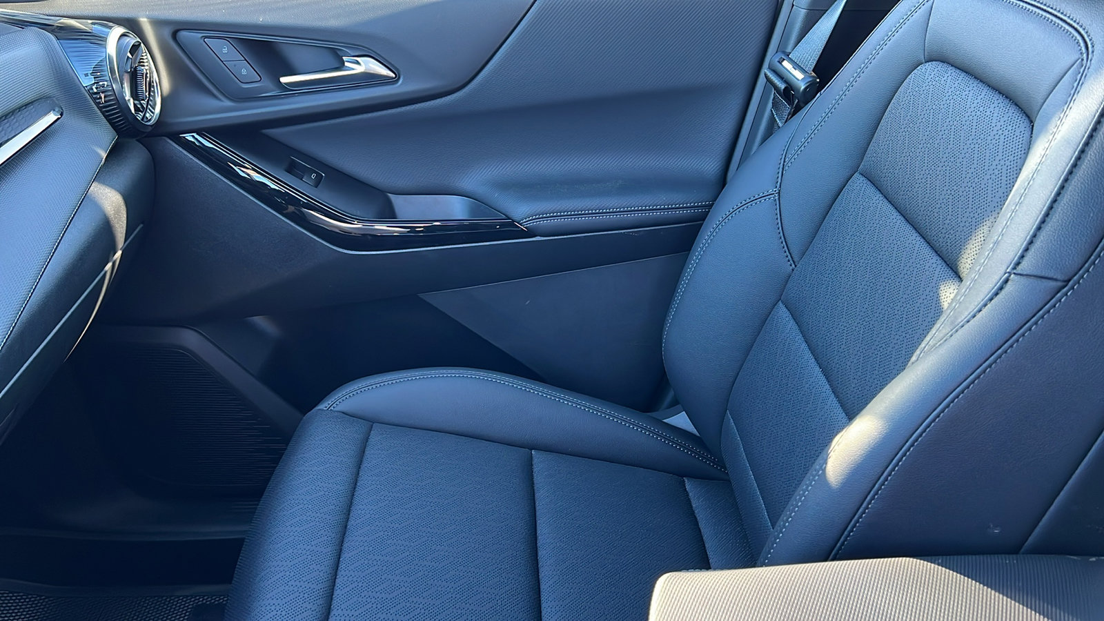 New 2026 Chevrolet Equinox LT w/ Convenience Package II image 19