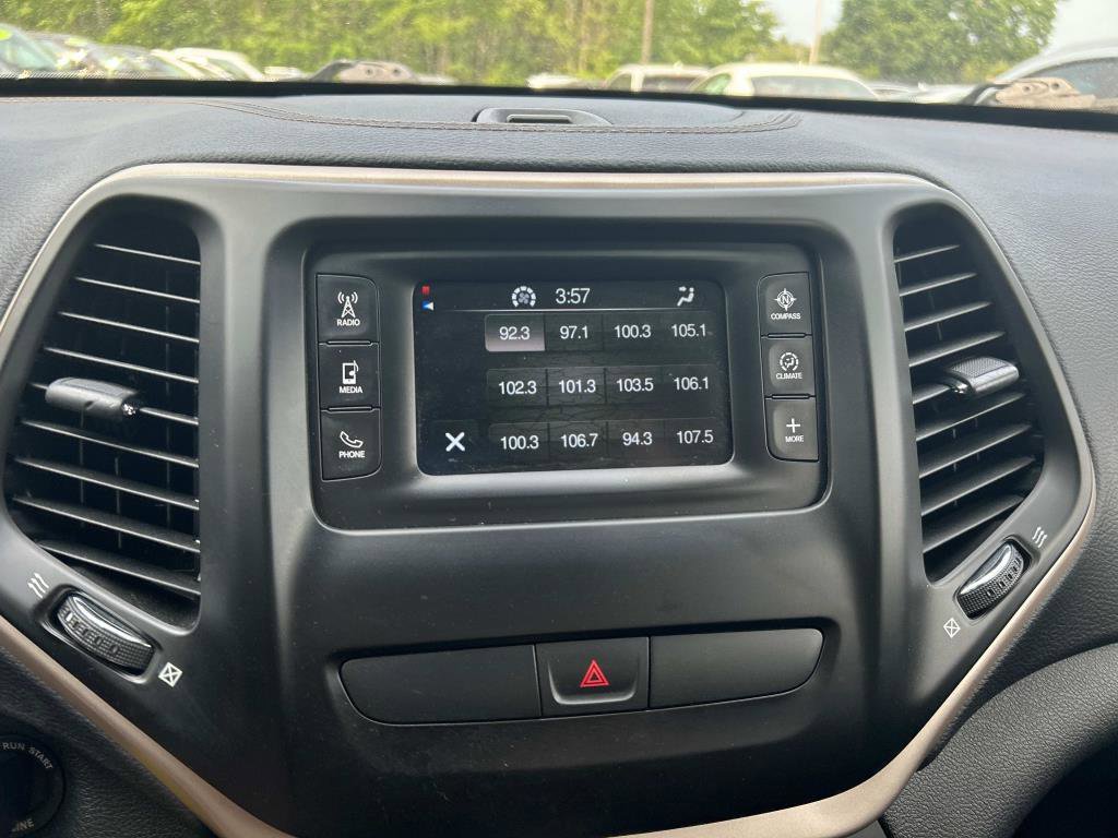 Used 2016 Jeep Cherokee Latitude image 24