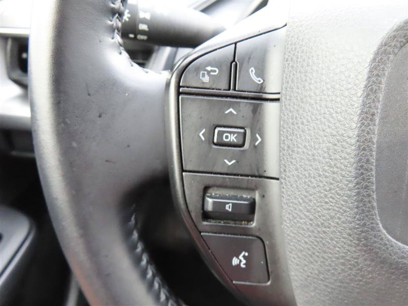 Used 2025 Toyota Prius LE FWD image 18
