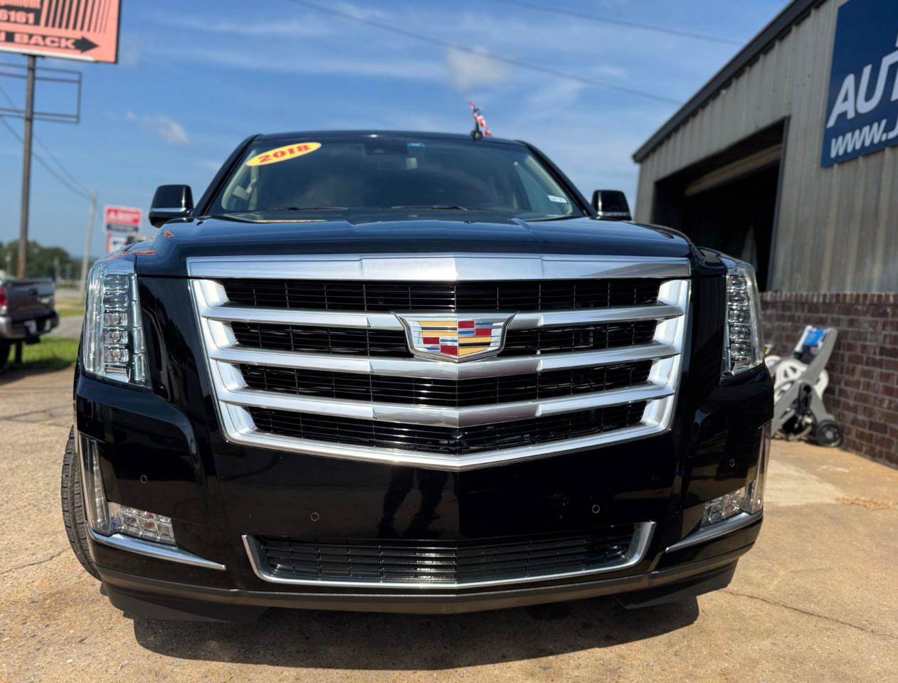 Used 2018 Cadillac Escalade Luxury RWD image 4