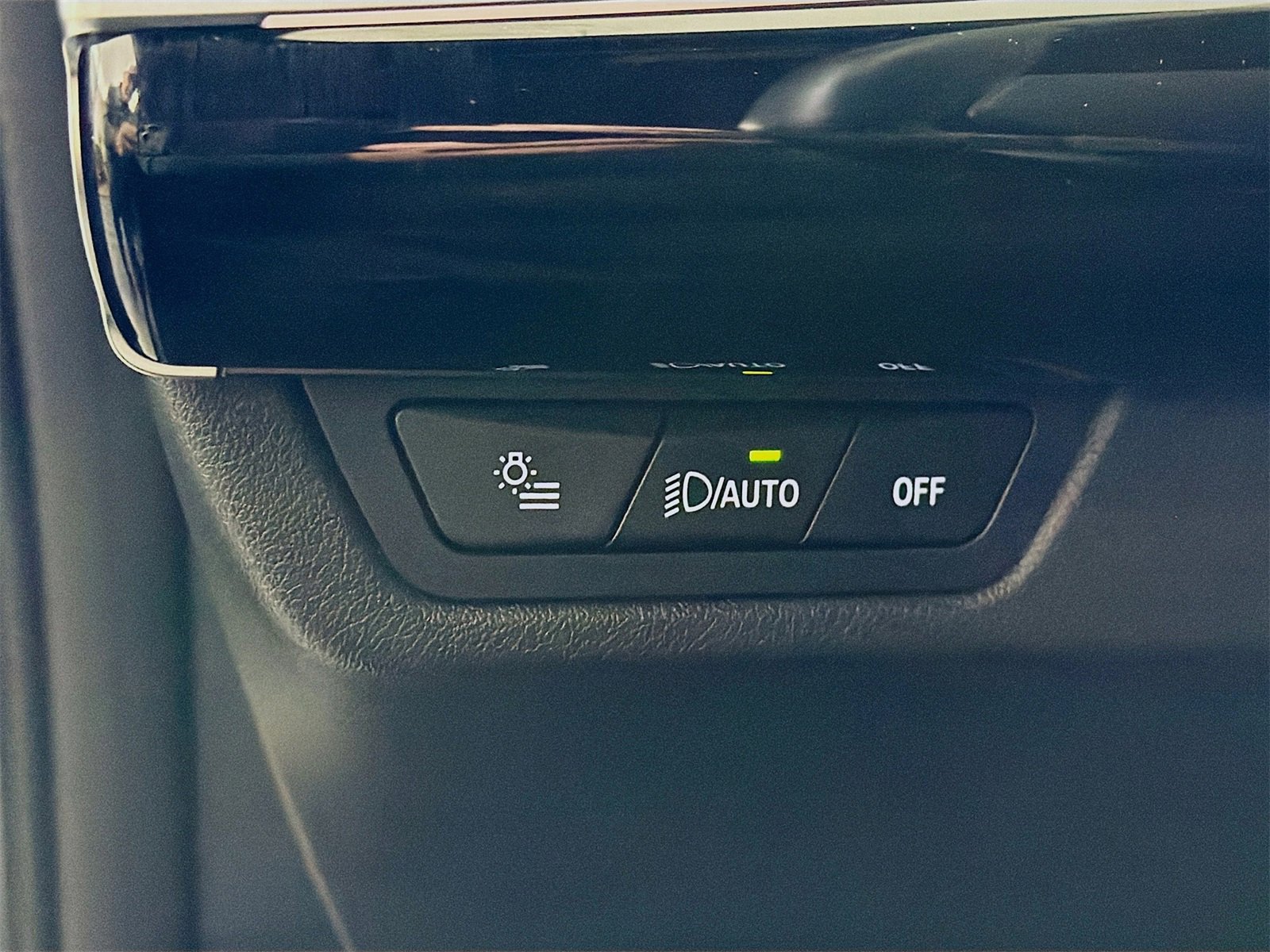 Used 2025 BMW X2 xDrive28i image 11