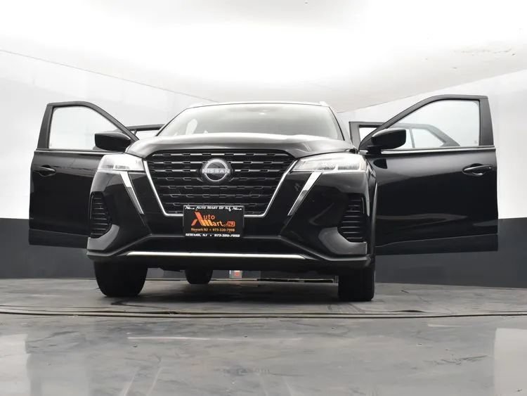 Used 2024 Nissan Kicks SV FWD image 11
