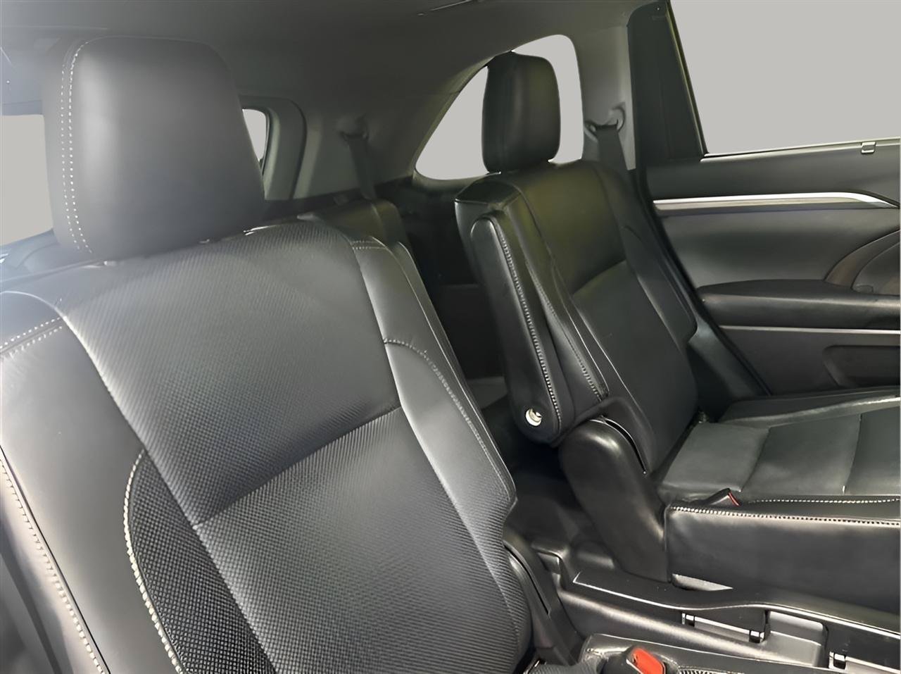 Used 2019 Toyota Highlander Limited Platinum AWD/4WD image 22