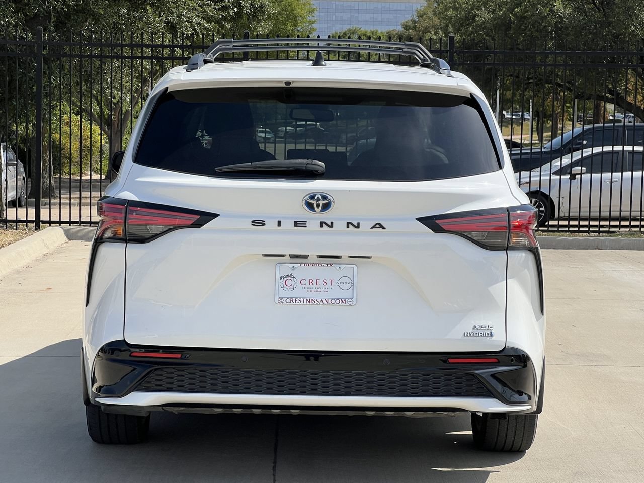 Used 2021 Toyota Sienna XSE FWD image 4