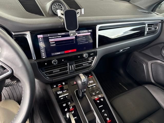 Used 2025 Porsche Macan AWD/4WD image 10