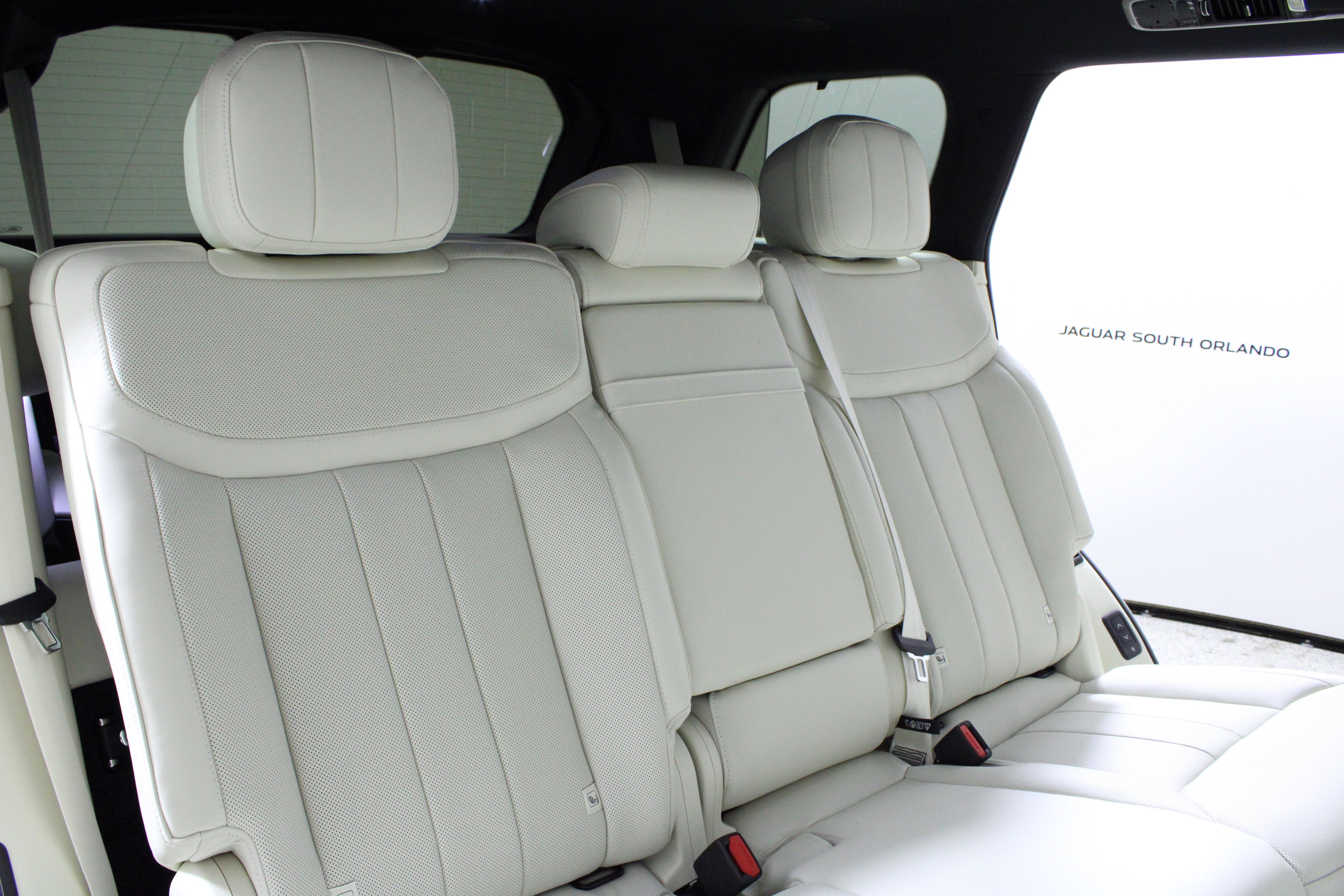 New 2026 Land Rover Range Rover Long Wheelbase SE image 12