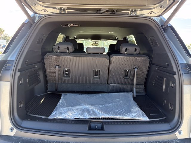New 2027 Chevrolet Traverse LT w/ Midnight/Sport Edition FWD image 12