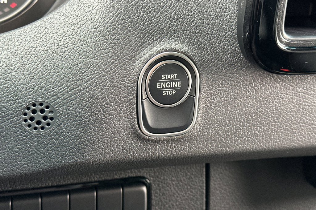 Used 2025 Mercedes-Benz Sprinter 2500 image 24