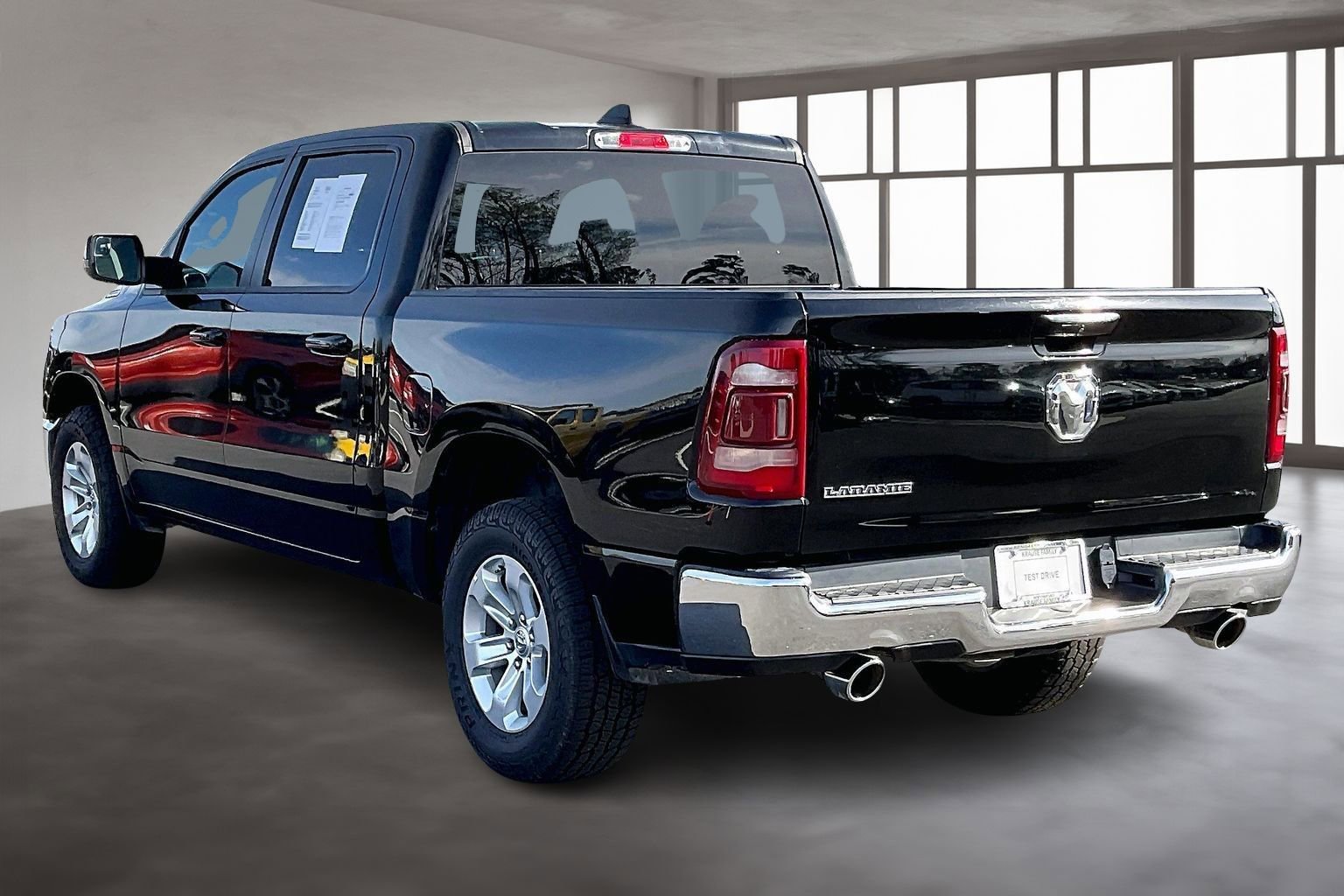 Used 2024 RAM 1500 Laramie image 4