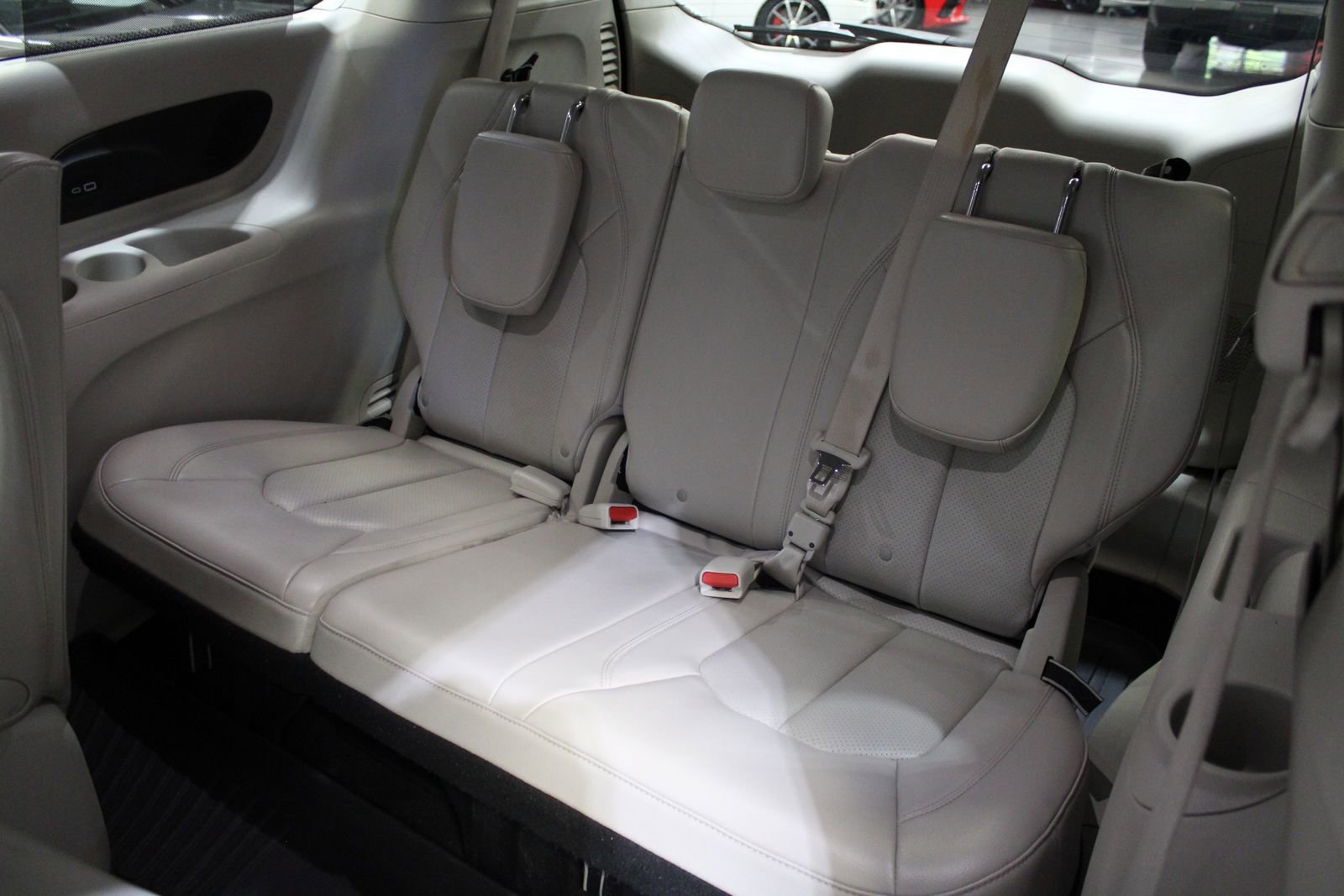 Used 2021 Chrysler Pacifica Touring-L FWD image 17
