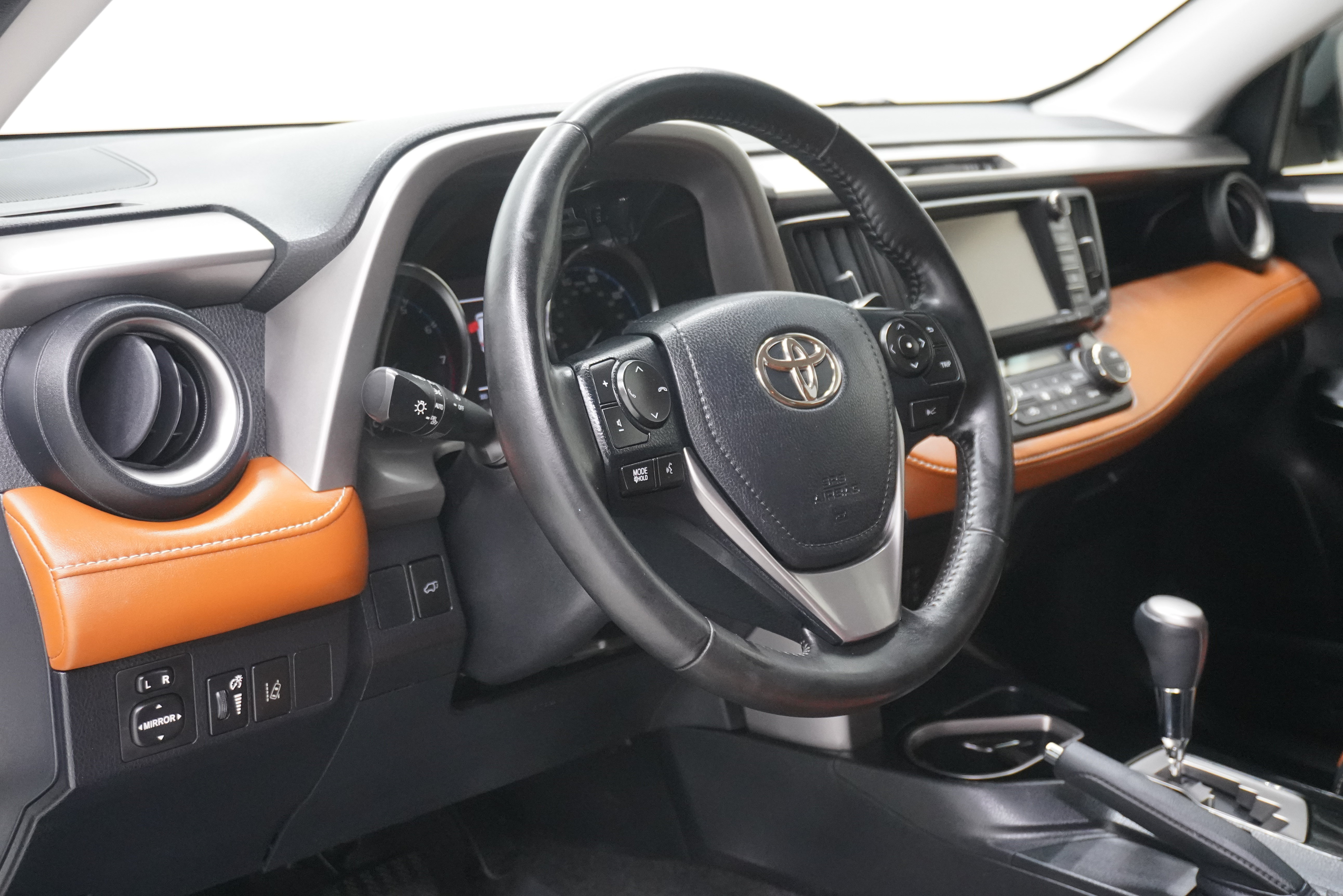 Used 2018 Toyota RAV4 Limited FWD image 9