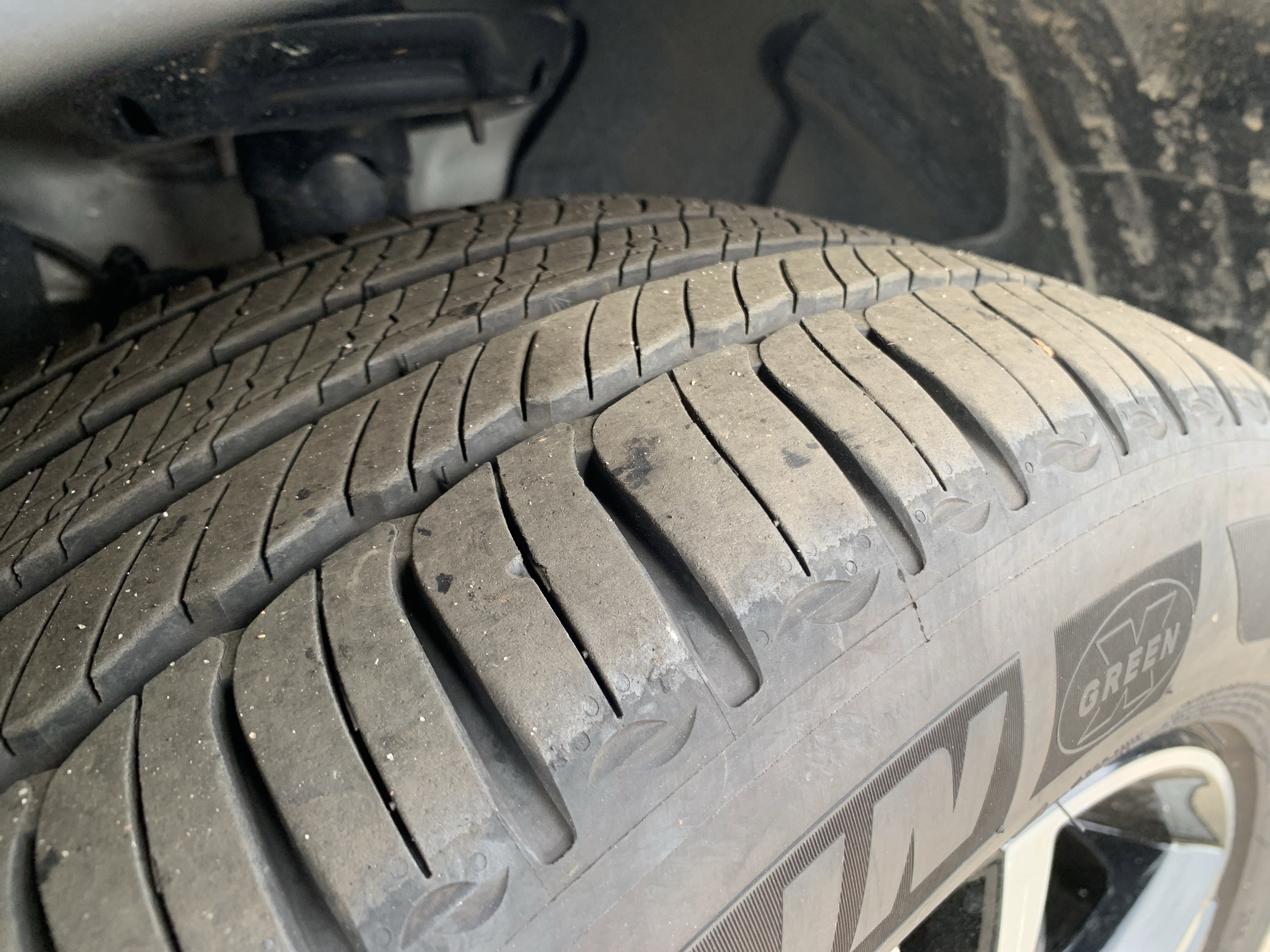 Used 2025 Volvo XC40 B5 Core image 12