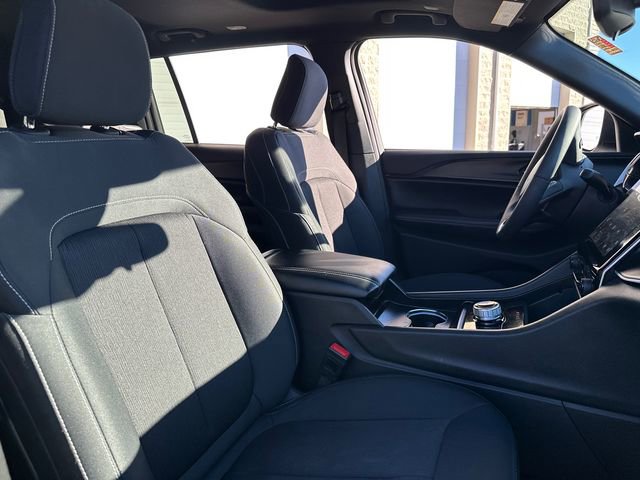 Used 2024 Jeep Grand Cherokee L Laredo AWD/4WD image 17