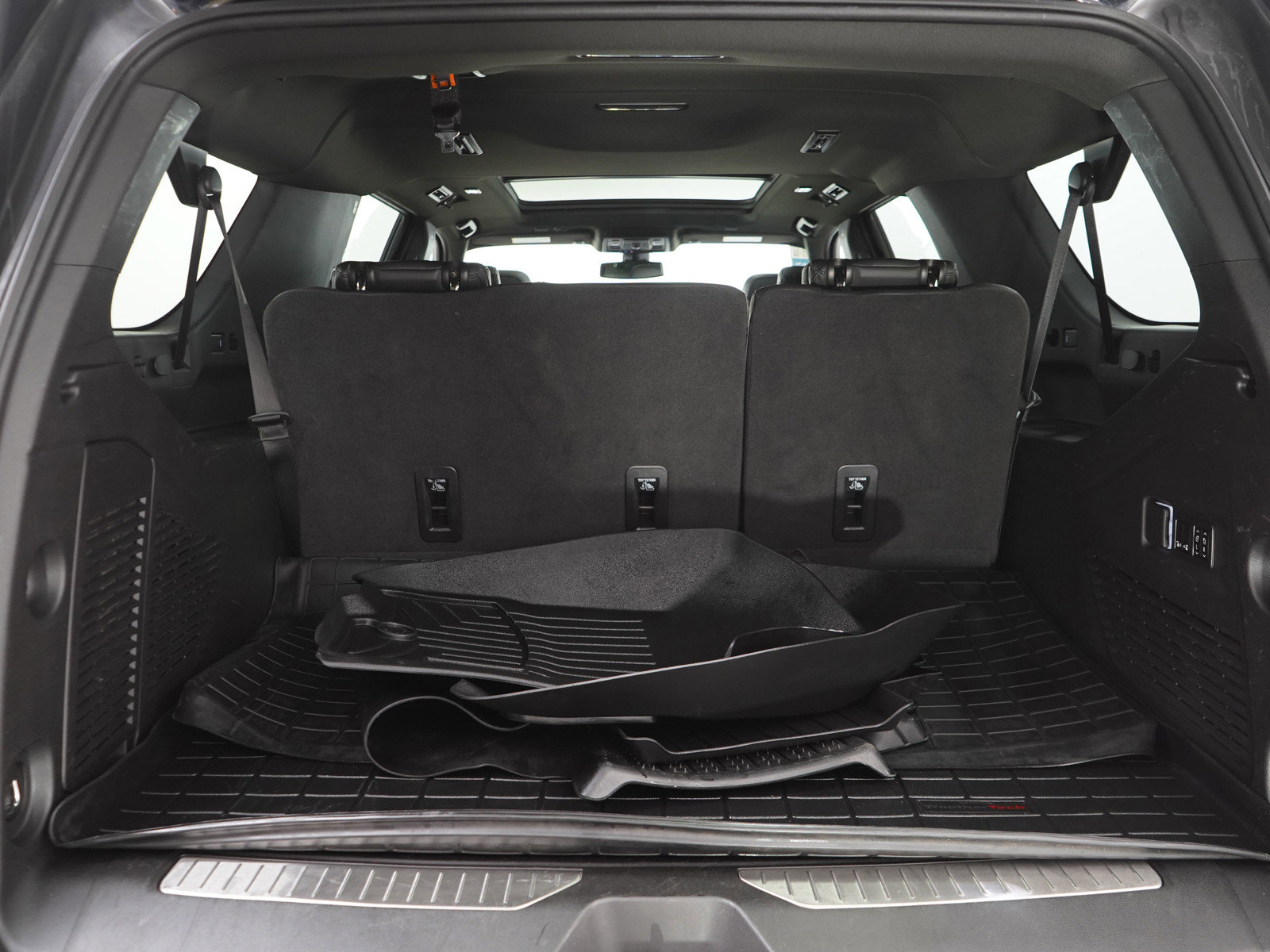 Used 2022 GMC Yukon XL Denali AWD/4WD image 9