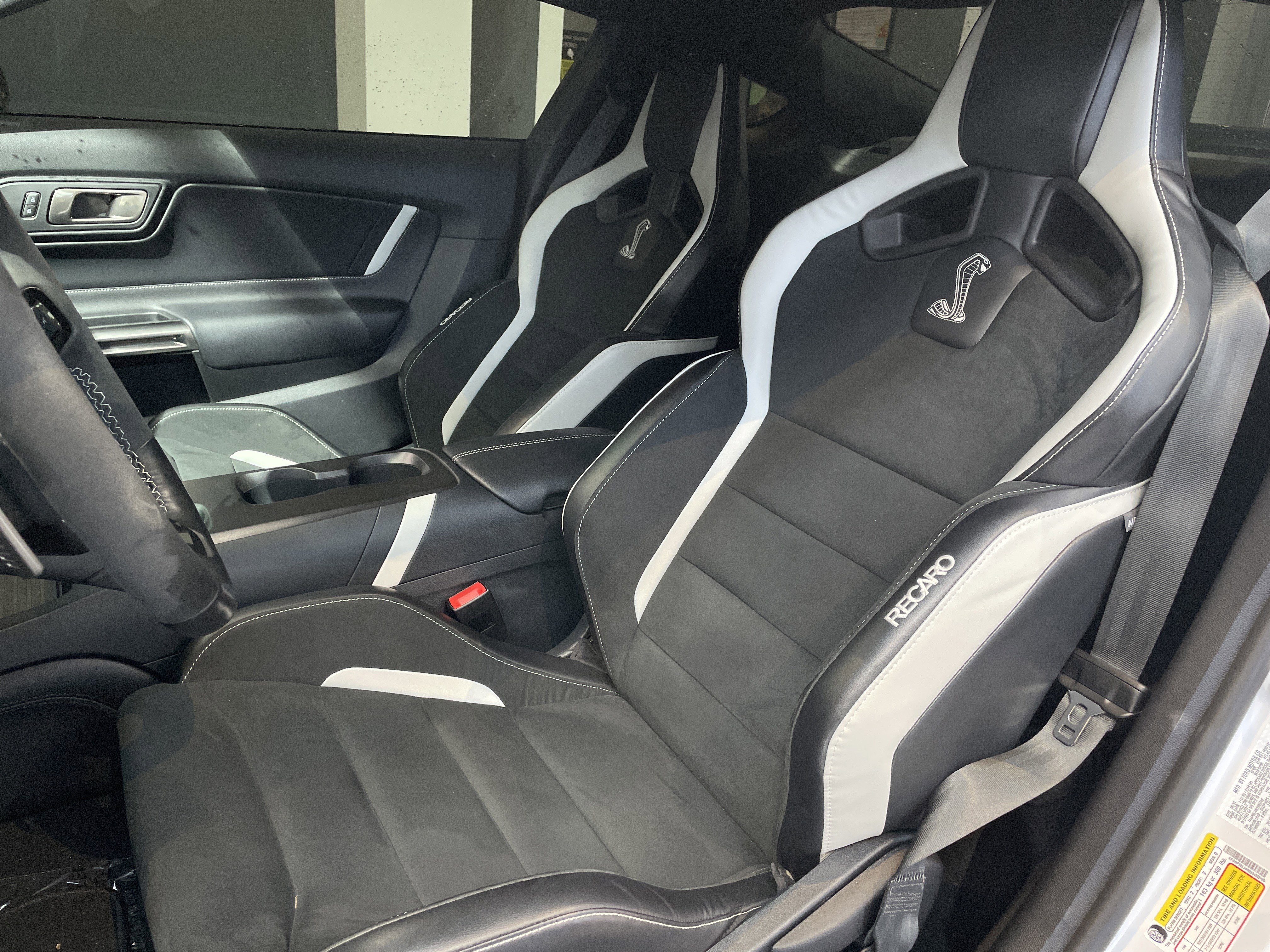 Used 2021 Ford Mustang Shelby GT500 w/ Carbon Fiber Track Pack RWD image 18